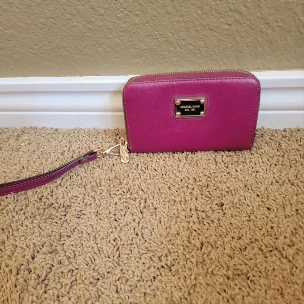 Michael Kors wristlet - Picture 4 of 7